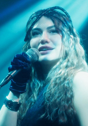 Nisan sahnede bayıldı!