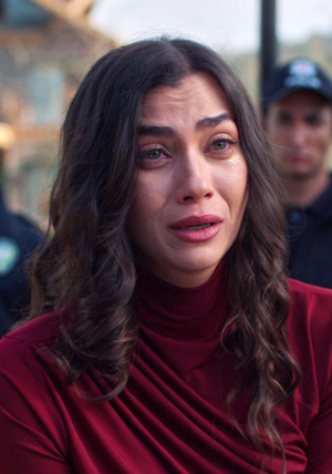 Azra'ya hapis şoku!