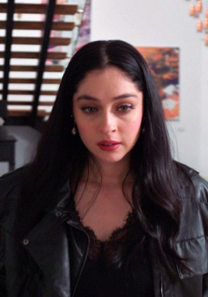 Zeynep evi terk etti!