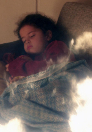 Kader alevlerin arasında kaldı!