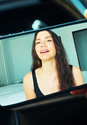 Nisan'dan Eşref'e şarkı...