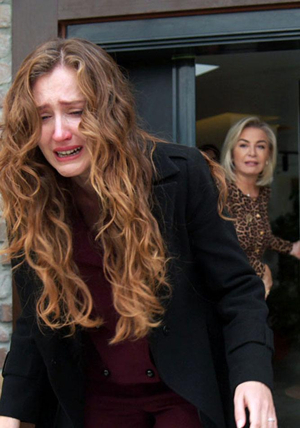 Berrak evden kovuldu!