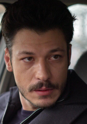 Cihan, Necmi'yi engelledi!