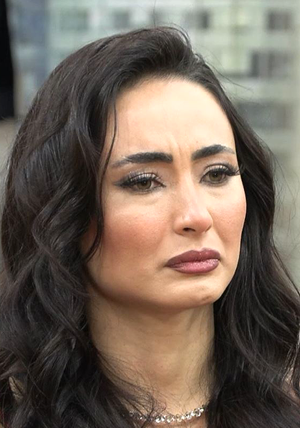 Kocasını da kayınvalidesini de kovdu!