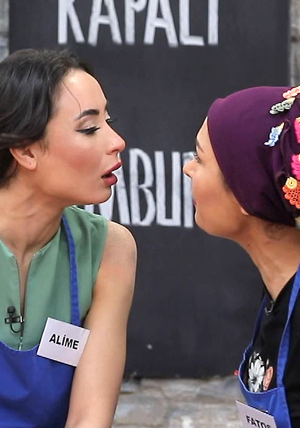 Her şeyi bırakıp stüdyoda kavga ettiler!