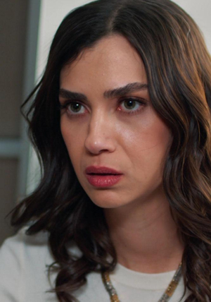 Paralar Azra'nın elinde!