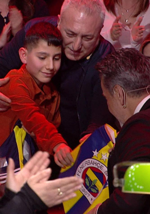Beyaz'dan anlamlı hediye!