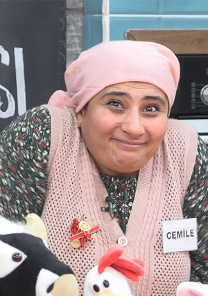 Cemile'den Ulviye Hanım taklitleri!