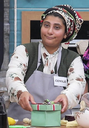 Cemile'ye gizli hayranından sürpriz!