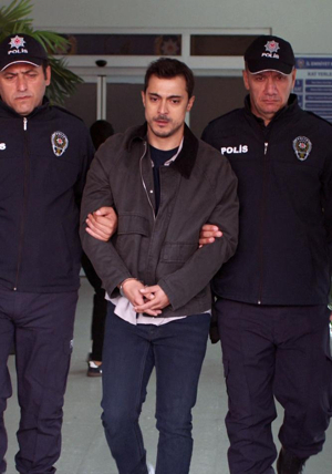 Mustafa kendini feda etti!