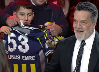 Beyaz'dan, Yunus Emre'ye anlamlı hediye!