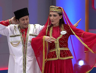 İlker Ayrık giydi kostümü, başladı Azeri Halk Dansını yapmaya!