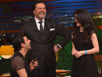 Eşine evlilik teklifini -geç de olsa- Beyaz Show'da yaptı!