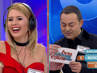 Chloe Loughnan ve Serdar Ortaç'ın komik "Anla Beni" oyunu!