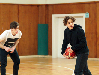 Hakan ve Fiko'dan, Kıvanç'a basket dersi!