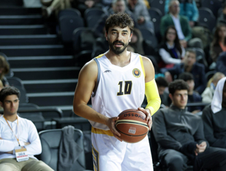 Kraliçe’nin "Ateş"i Gökhan Alkan’dan basketbol şov!