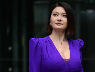 Nurgül Yeşilçay yeni imajı ile çok konuşuluyor!