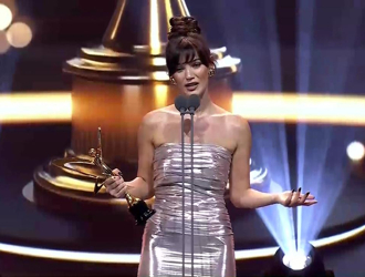 En İyi Kadın Oyuncu Pınar Deniz - Pantene Altın Kelebek Ödülleri 2023