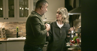 Arka Sokaklar'da ev hali romantizmi!