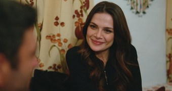 Bir bakışta yaktın beni!