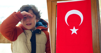 Uzak Şehir'den "bayrak" mesajı!