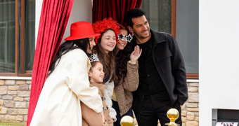 Kalplerde de reytinglerde de güller açtı!