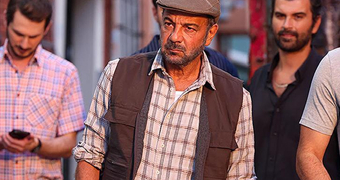 Kerem Alışık'tan Çolpan İlhan'a duygu yüklü şiir!