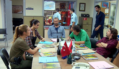 Ekip Onurdan şüpheleniyor!