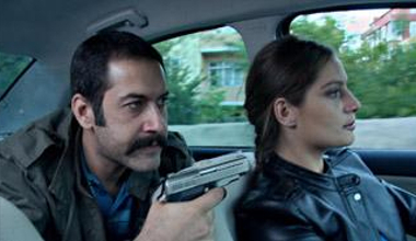 Leyla, rehin alınıyor