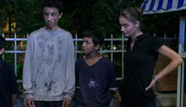 Leyla, sokak çocuklarıyla birlikte