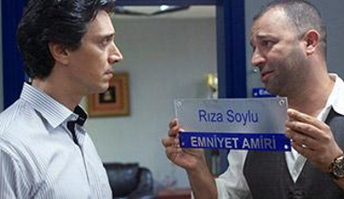 Serdar Komiser, Rıza Baba'yı zorluyor