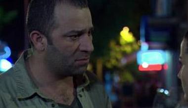 Mesut, bıçaklanıyor