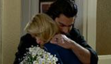 Murat, Zeynep'in gönlünü aldı