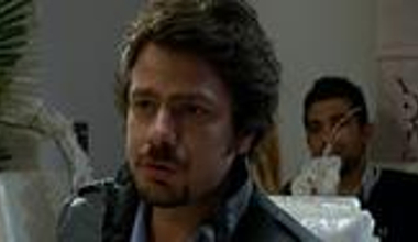 Ali, ilgiyi üzerine çekmeyi başardı