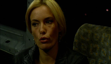 Zeynep kıskançlık krizinde