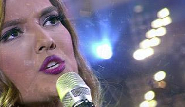 Demet Akalın'dan "Yılan"