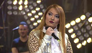 Demet Akalın, Beyaz Show'u bastı