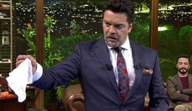 Halaydaki mendillere Beyazın yorumu