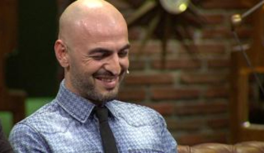 Soner Sarıkabadayının espiri sonrası duruşu