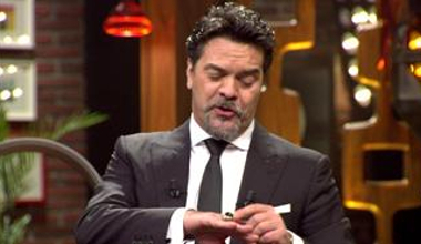 Beyazın Yüzüğünün İçinde Ne Yazıyor?