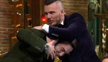 Canlı yayında Uygulamalı Bayıltma Hareketi