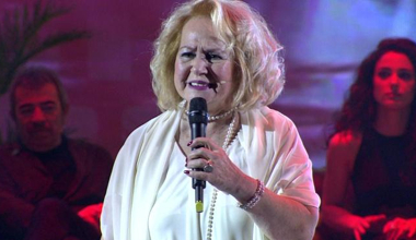 Belkıs Özener - Unut Onu Gönlüm Performansı