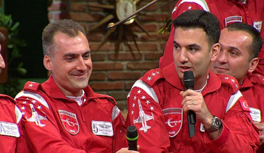 Türk Yıldızlarından Pilotun, Arkadaşının Gözlerinin Bozuk Olduğunu Öğrendikten Sonra Verdiği Tepki!