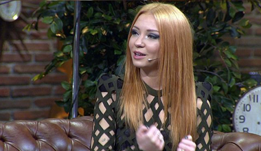 Ece Seçkin yeni klibinde Beyaz Show seyircilerinden üç kişiyi oynatacak!..