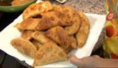 Çökelekli ve Peynirli Ay Böreği