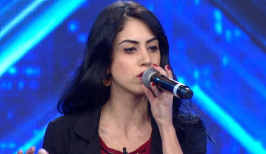 Hülya Özön - Beni Sana Hapsettin Performansı