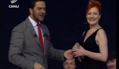 Beyaz Show'da bir ilk