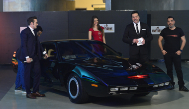 Kara Şimşek KITT Beyaz Show Stüdyosunda!