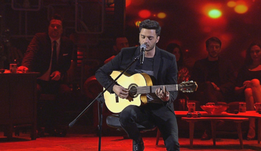 İlyas Yalçıntaş - İncirler (Beyaz Show - Canlı Performans)