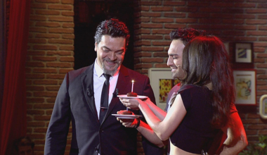 Özge Özpirinçci ve Buğra Gülsoy'dan Beyaz'a Sürpriz!